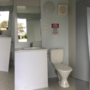Vicmobile Bathroom2